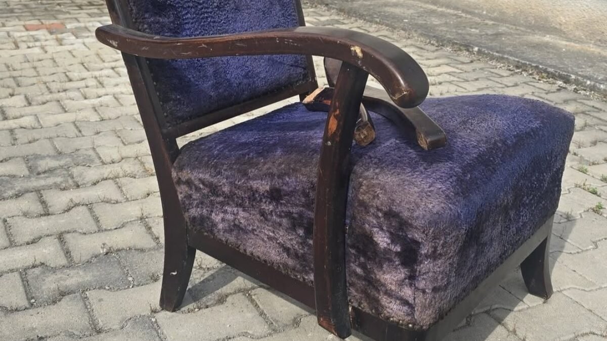 I toto kresielko v štýle Art deco pribudlo do ponuky .
