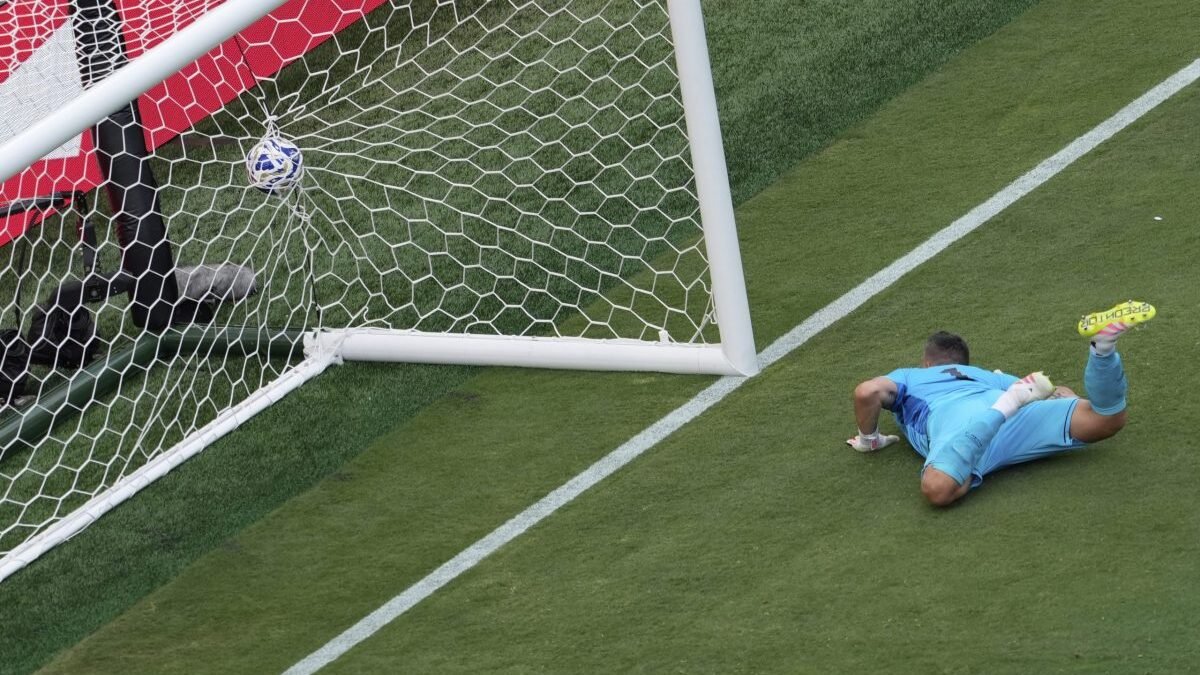 Chelsea postúpili do finále MS klubov FIFA v USA.