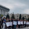 Na Námestí nezávislosti v centre Kyjeva zorganizovalo zhromaždenie rodín nezvest...