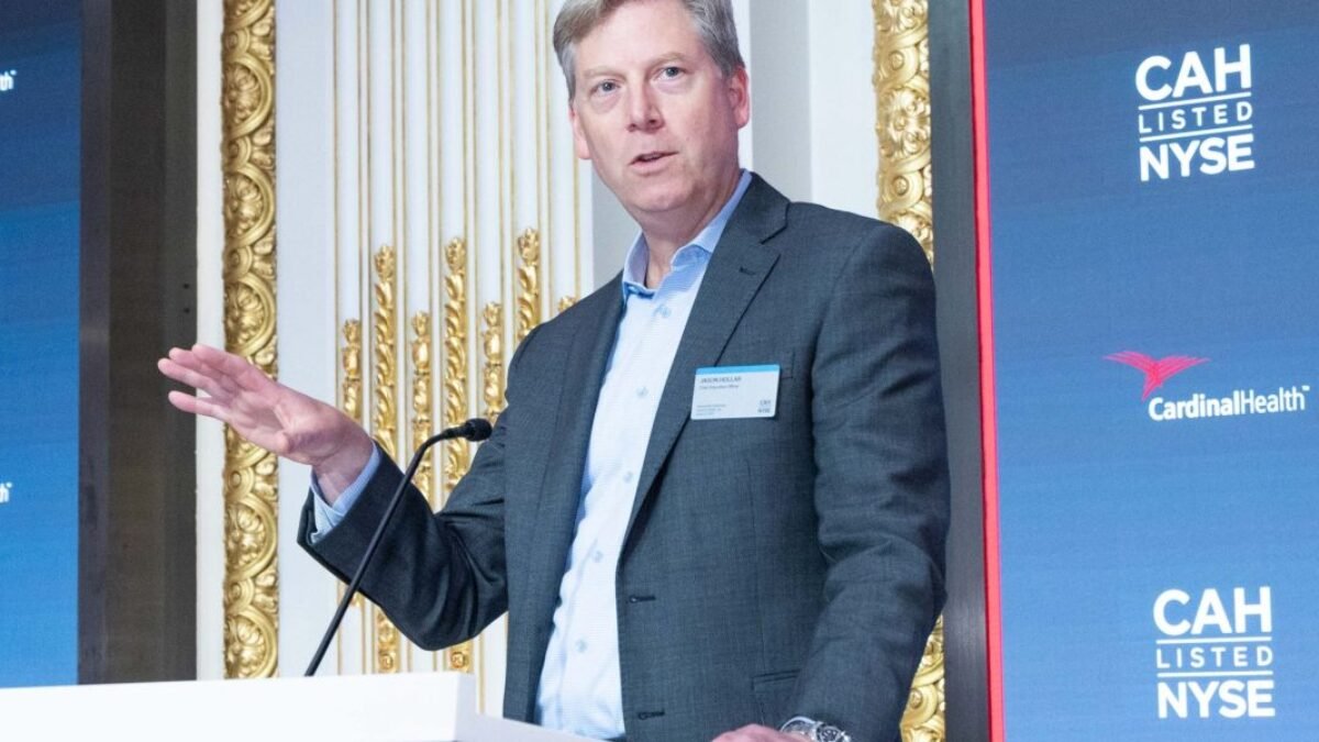 Po poklese zisku o 300 miliónov dolárov sa riaditeľ Cardinal Health uchýlil k ‚neľútostnosti‘, aby situáciu zvrátil – a tvrdí, že ho zamestnanci podporili, pretože ‚ľudia chcú vyhrávať‘.