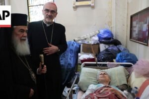 Jeruzalemskí cirkevní predstavitelia navštívili zranených v Gaze po izraelskom ú...