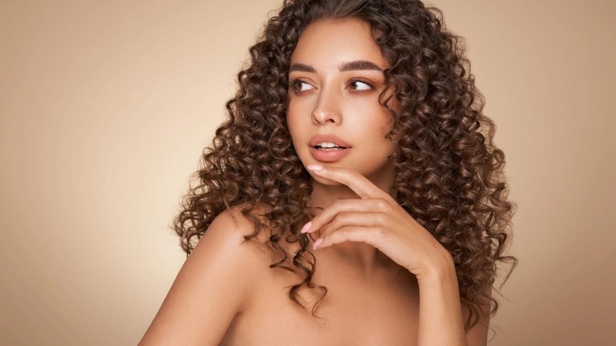 Keď vás nudí nuda: Som beauty redaktorka a toto je mojich top 5 farieb na nechty, ktoré pristanú naozaj všetkým