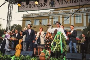 Kultúrne centrum Modra: MODRANSKÉ VINOBRANIE 2025: VÍNO