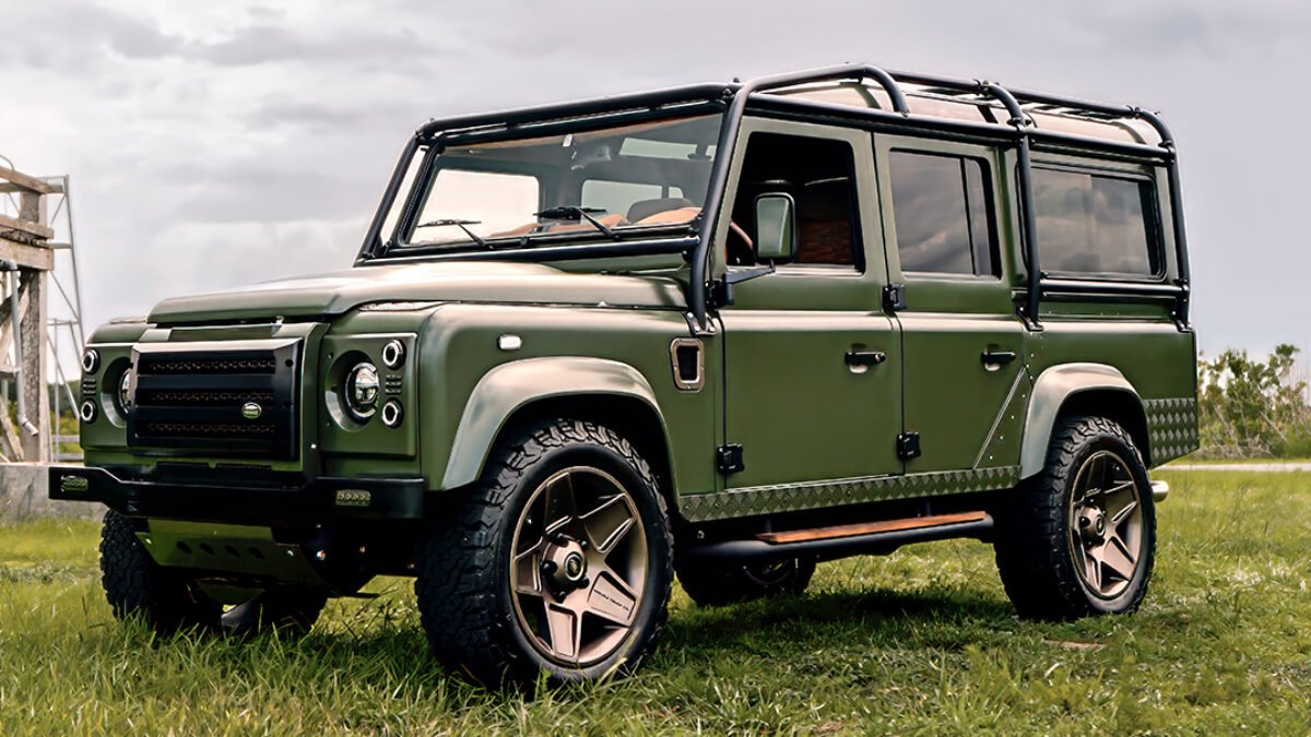Land Rover Defender so 700HP V8!
