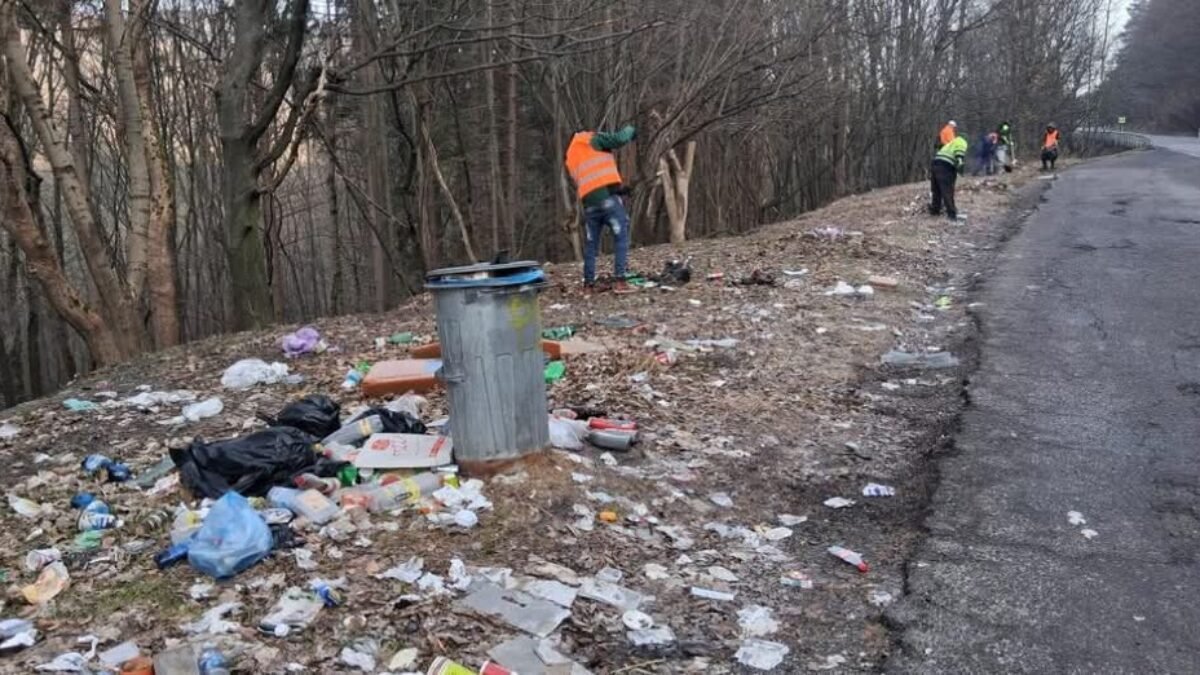 Mesto Handlová: PROBLÉM SO ZNEČISTENÝMI ODSTAVNÝMI PLOCHAMI PRI HLAVNEJ CESTE I/9 V SMERE HANDLOVÁ- ŽIAR RIEŠI MESTO DLHODOBO. PO INTENZÍVNEJ KOMUNIKÁCII NASTÁVA POSUN.