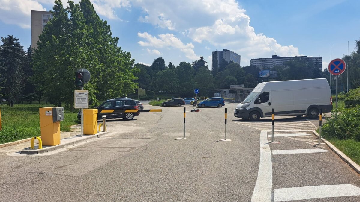 Mesto Košice: „ZÁVOROVÝ SYSTÉM AMFITEÁTRA DOČASNE MIMO PREVÁDZKY“