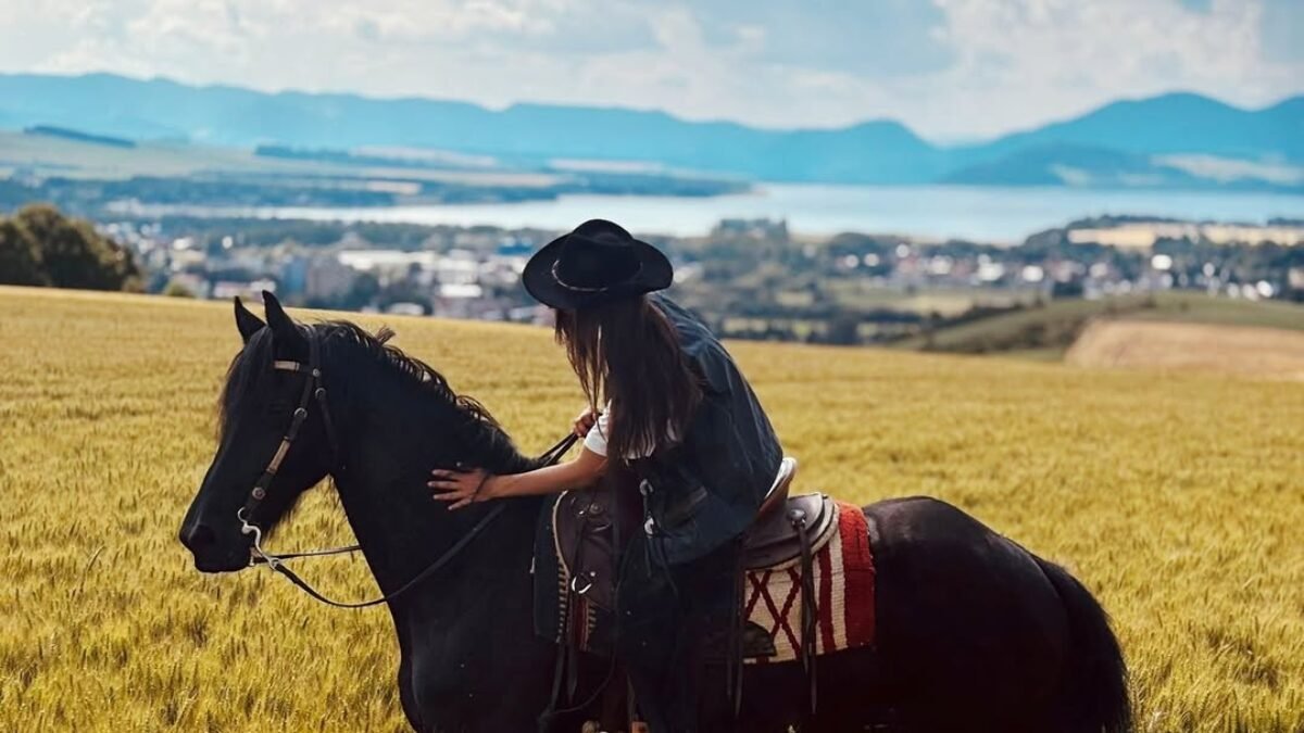 Mesto Liptovský Mikuláš: Z KONSKÉHO CHRBTA AJ PEŠKOU Mesto Liptovský Mikuláš: Z KONSKÉHO CHRBTA AJ PEŠKOU