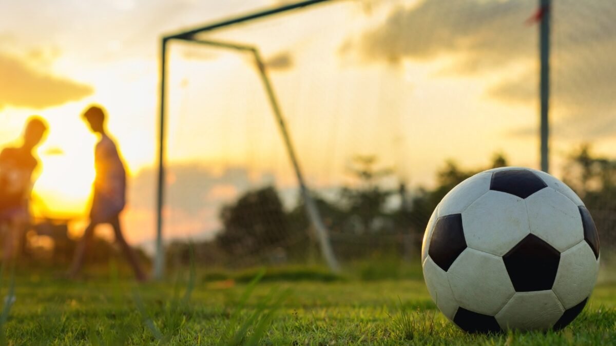 Mesto Vráble: Pozvánka na 21. ročník letného futbalového turnaja v Dyčke!