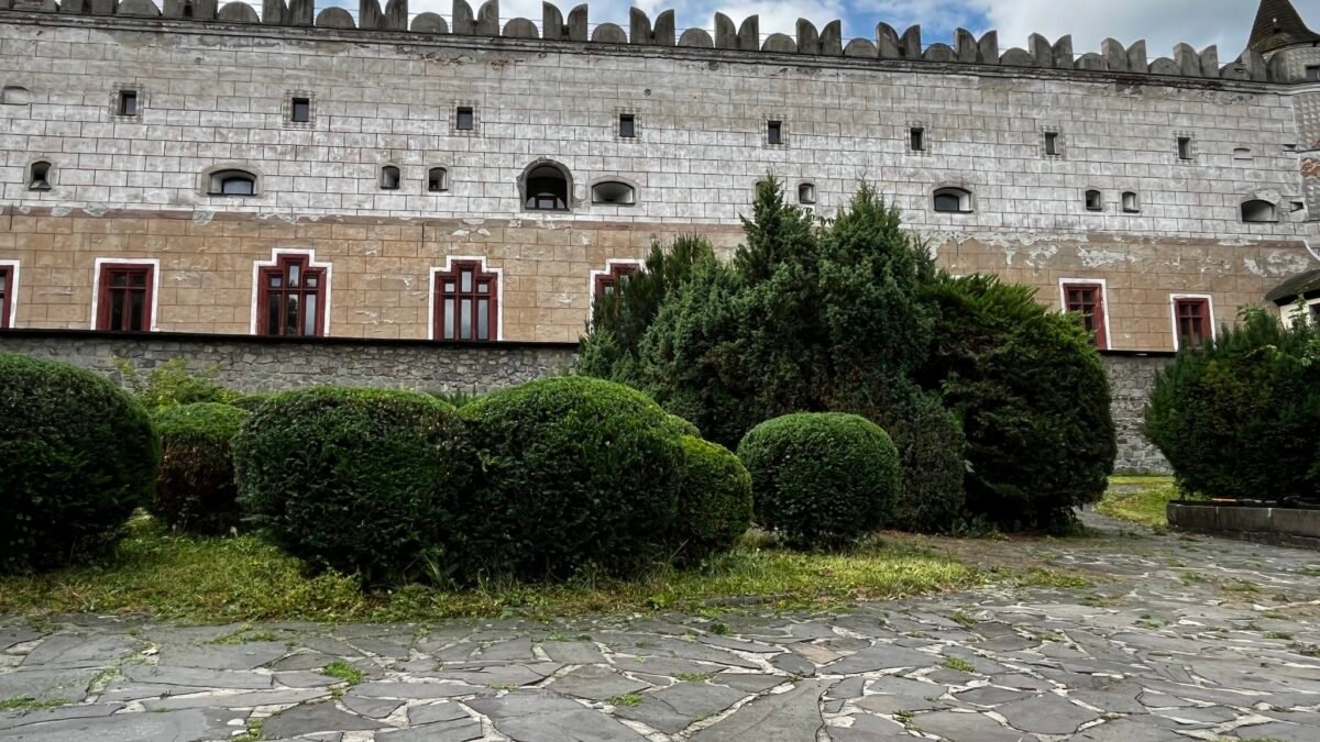 Mesto Zvolen: „Letný rez krov a živých plotov pre vitalitu“