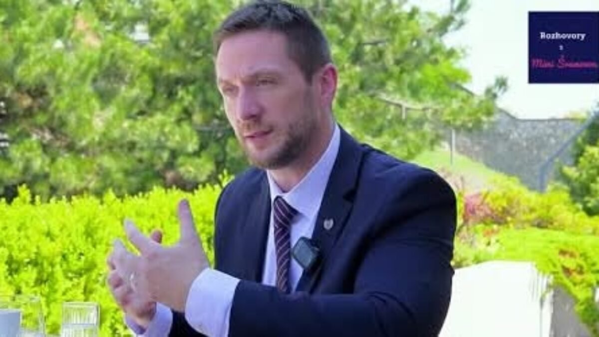 Milan Uhrík: Leyenová Tá by nezvládla zmanažovať ani školský výlet