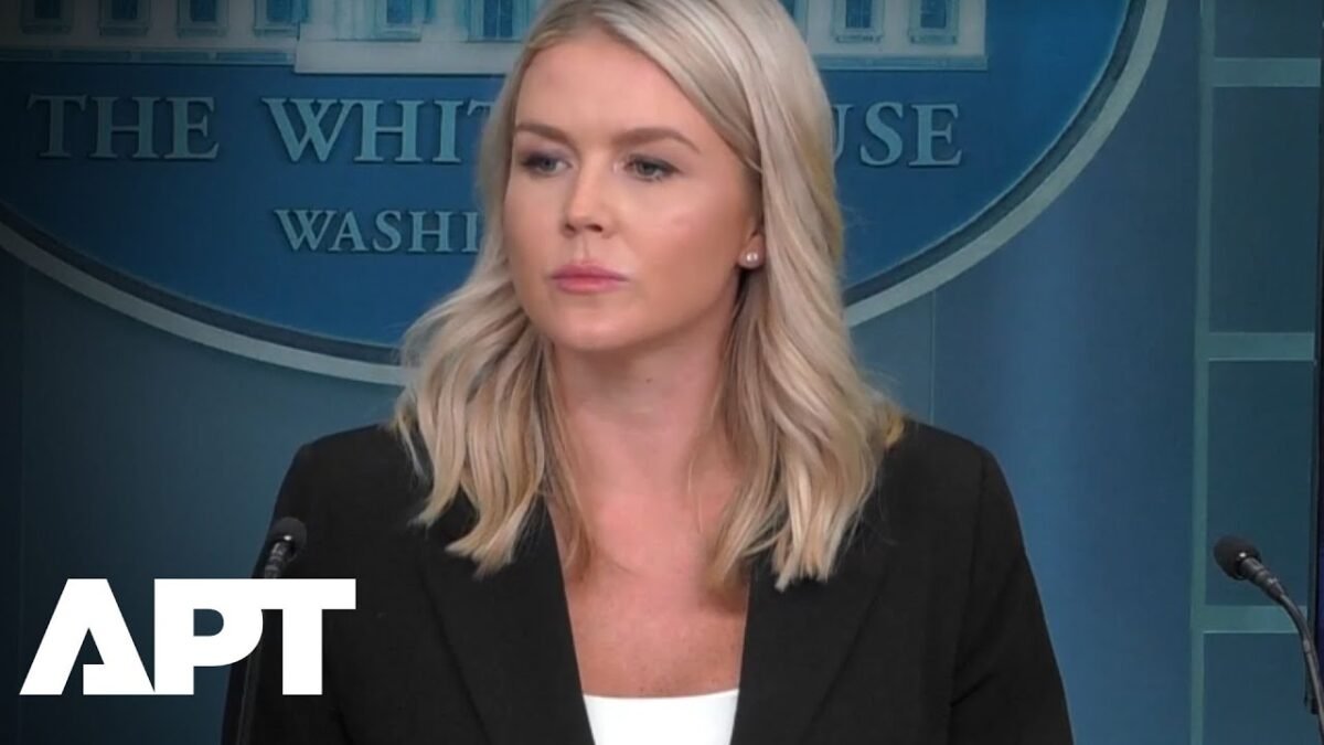 Napätá chvíľa: Leavitt odpovedá na otázku o zozname Epsteinových klientov Napätá chvíľa: Leavitt odpovedá na otázku o zozname Epsteinových klientov