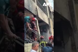 Nehoda bangladéšskeho vojenského lietadla na univerzitnom kampuse si vyžiadala j...