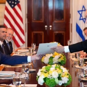 Netanjahu nominoval Trumpa na Nobelovu cenu za mier.