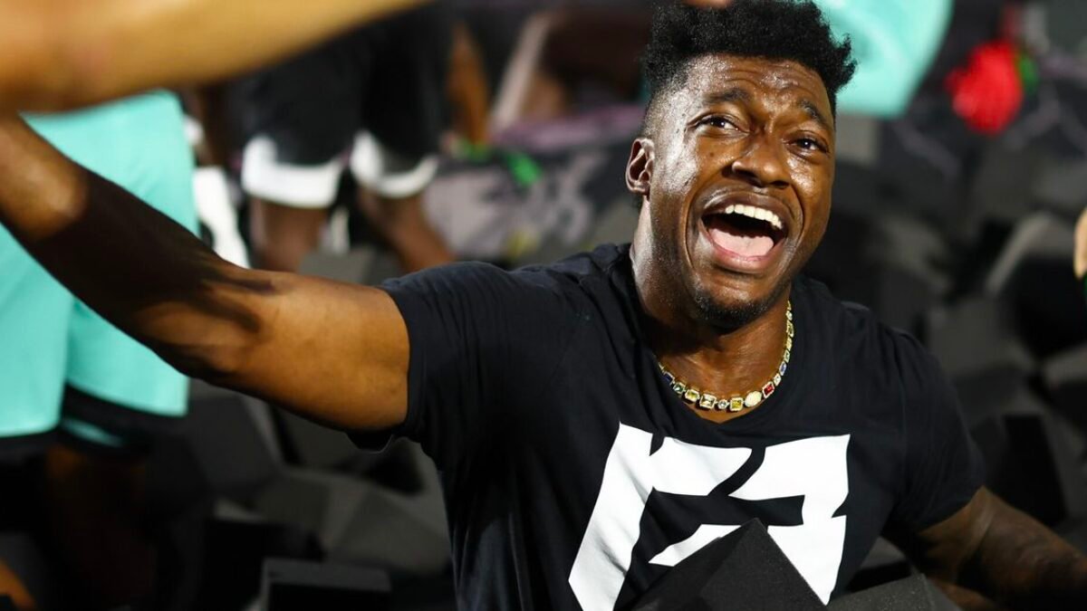 Robert Griffin III robí neuveriteľnú prácu pre futbalovú ligu OT7, ktorá je zameraná na obsah.