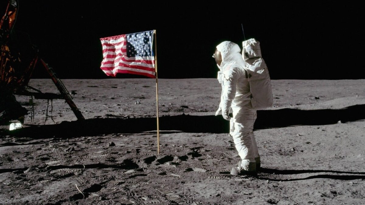 Osud vecí z misie Apollo 11: Vlajka sa zrejme rozpadla, modul skončil v múzeu