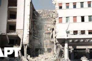 Poškodenie sýrskeho ministerstva obrany pri izraelskom útoku v Damasku.