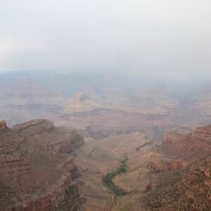 Požiar, ktorý zničil Grand Canyon Lodge, bol ponechaný horieť dni.