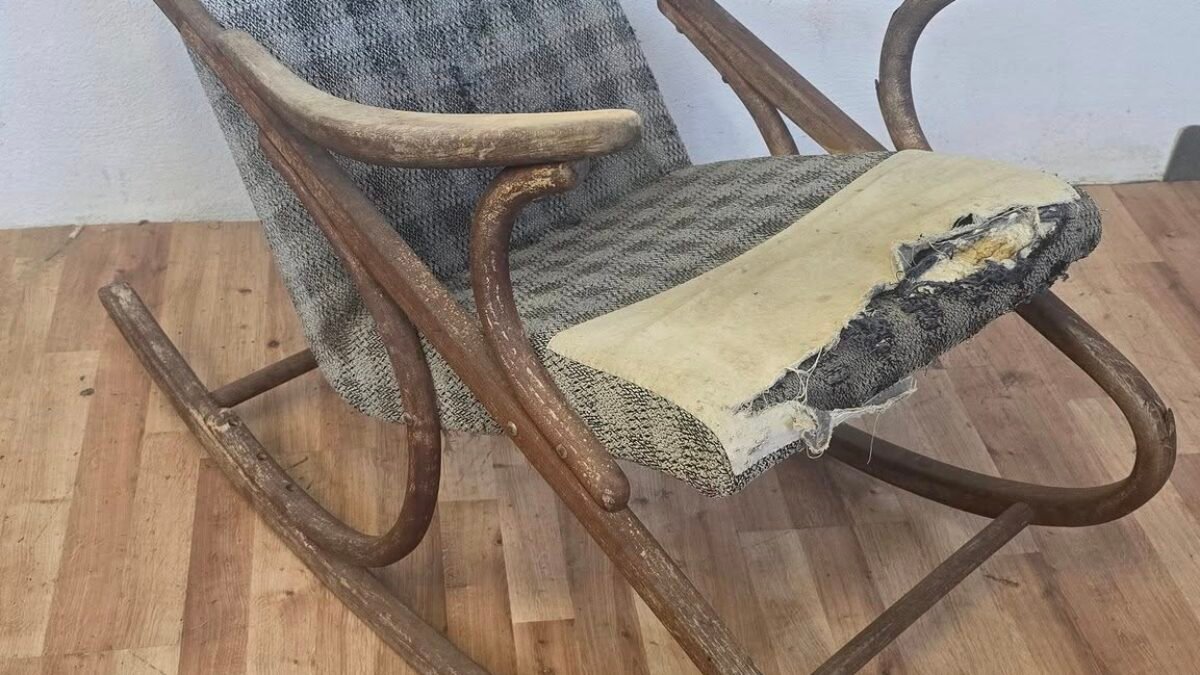 Pred časom som sem pridal fotku zničeného hojdacieho kresla, ktoré prišlo ku mne na „wellnes“