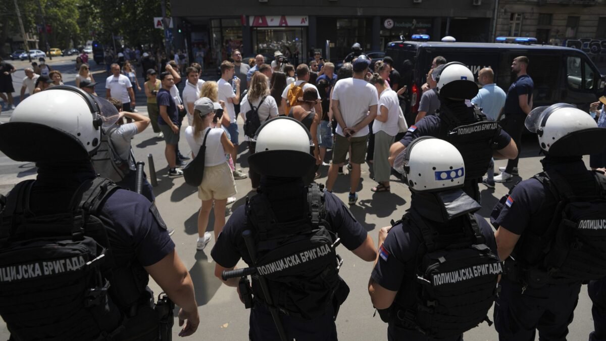 Protesty v Srbsku sa zintenzívnili.
