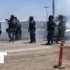Slzný plyn pri zásahu ICE v marihuanovej škôlke: Protestujúci konfrontujú federá...