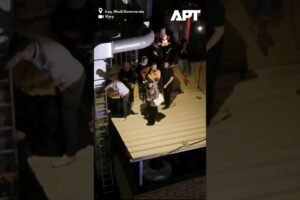 Smrteľný požiar zasiahol iracké nákupné centrum, zahynulo 61 ľudí.