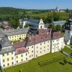 Ticho modliteb, rozmluvy učenců i dusot kopyt. Tajemství skrytá v bývalém klášteře