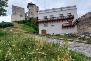 Trenčiansky hrad: Mocní páni, tiché múry, veľké príbehy.