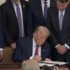 Trump podpísal zákon GENIUS, ktorý má z Ameriky urobiť „krypto centrum sveta“.