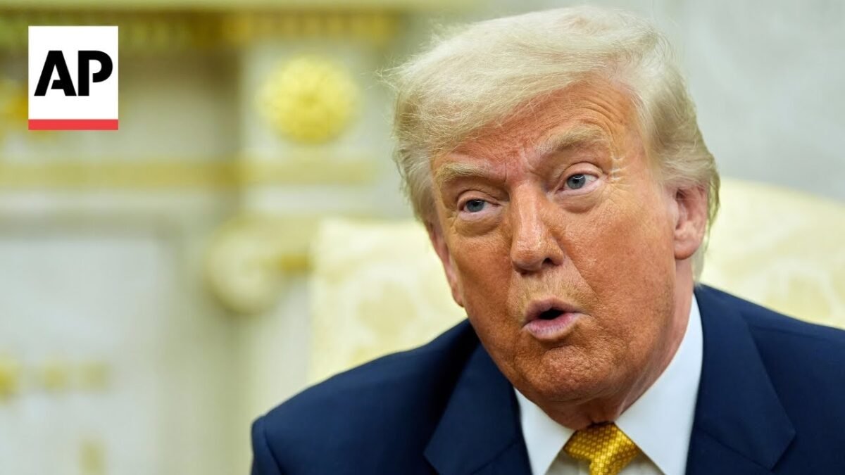 Trump hovorí, že „hlúpi ľudia“ naleteli na to, čo nazýva Epsteinovým „podvodom“
