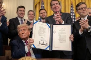 Trump podpisuje zákon Genius, aby upevnil nadvládu USA v kryptomenách/globálnych...