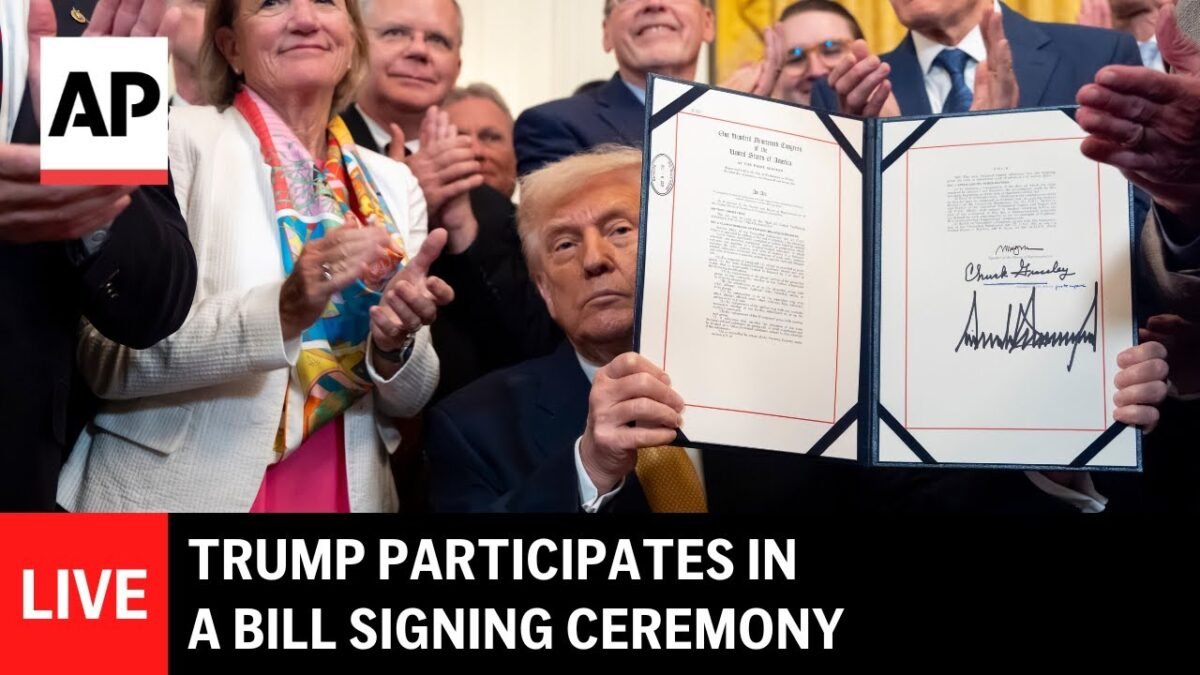 Trump sa zúčastňuje na slávnostnom podpise zákona