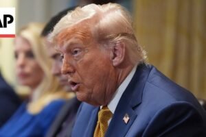 Trump tvrdí, že strata statusu amerického dolára by bola „ako prehrať vojn...