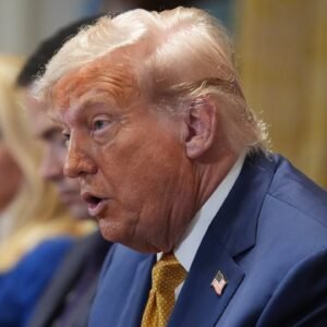 Trump tvrdí, že strata statusu amerického dolára by bola „ako prehrať vojn...