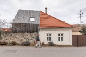V znamení prelínania štýlov i histórie a súčasnosti. Dva domy, jedno posolstvo