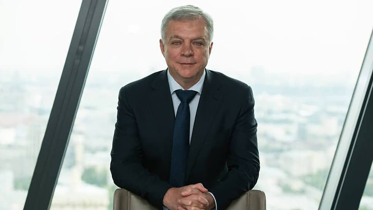Viceprezident Transnefti zomrel po páde z okna na 17. poschodí.