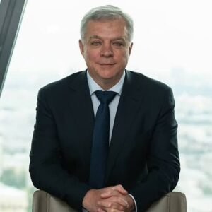 Viceprezident Transnefti zomrel po páde z okna na 17. poschodí.