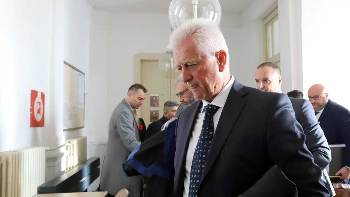 Podnikateľ J. Brhel a jeho syn odmietli vypovedať v kauze Mýtnik ako svedkovia.