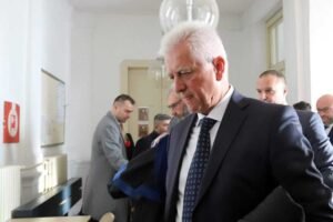Podnikateľ J. Brhel a jeho syn odmietli vypovedať v kauze Mýtnik ako svedkovia.