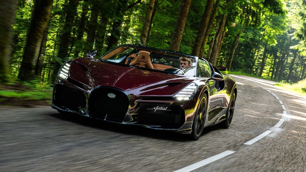 Bugatti rozbehne vaše hyperauto na 186 mph pred dodaním.