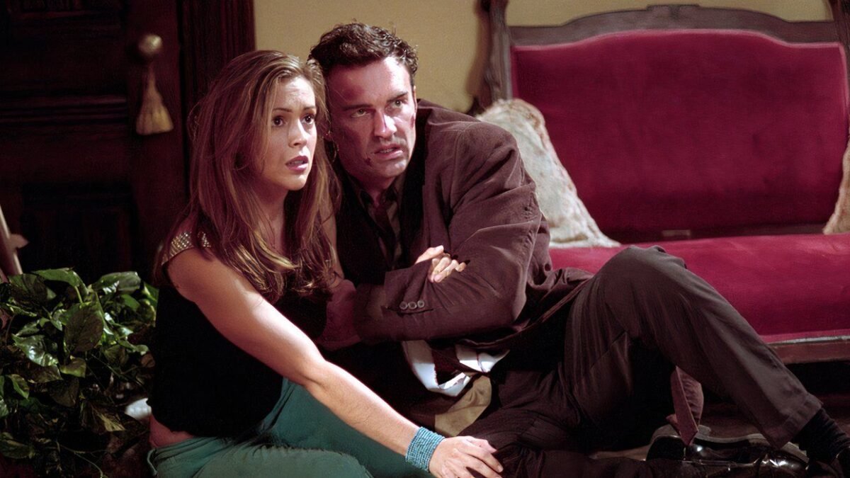 Postava Colea Turnera zo seriálu Čarodejnice, herec Julian McMahon, zomrel. Jeho kolegovia z hereckého obsadenia vyjadrili svoje emócie na sociálnych sieťach.