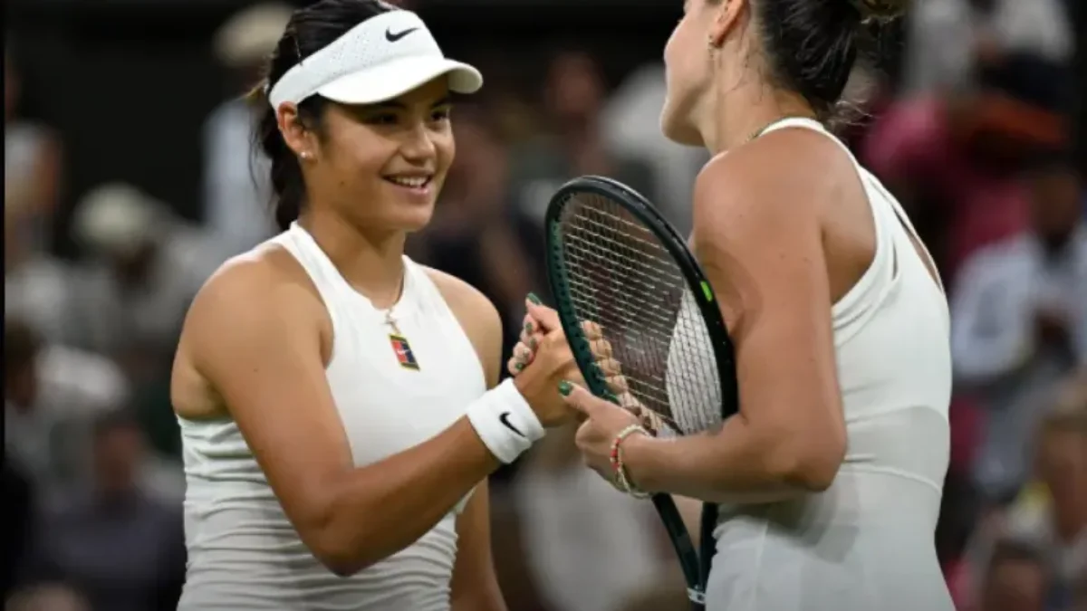 Emma Raducanu dostala osobnú správu od Aryny Sabalenkovej po prehre na Wimbledone.
