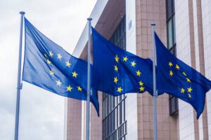 Euro stabilné po tom, čo ECB ponechala sadzby bez zmeny, Lagarde signalizuje spo...