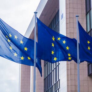 Euro stabilné po tom, čo ECB ponechala sadzby bez zmeny, Lagarde signalizuje spo...