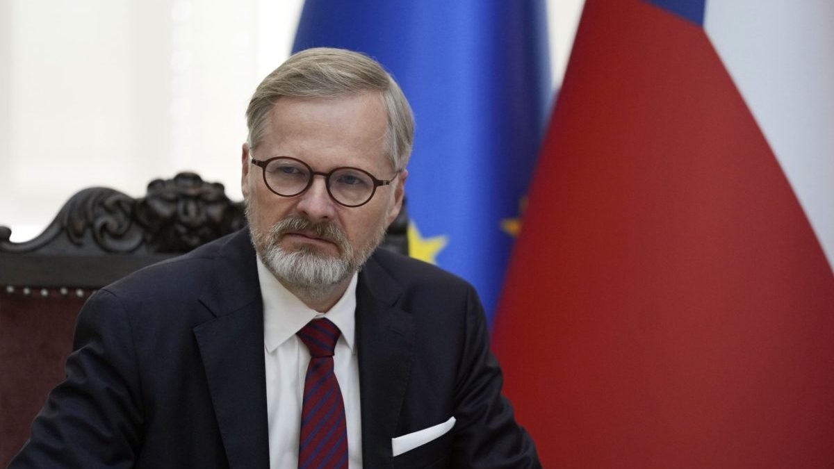 Petr Fiala poslal Robertovi Ficovi list.