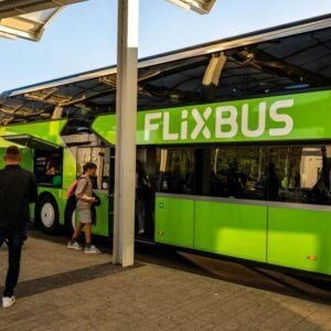 V Nemecku havaroval Flixbus, hlásia zranených.