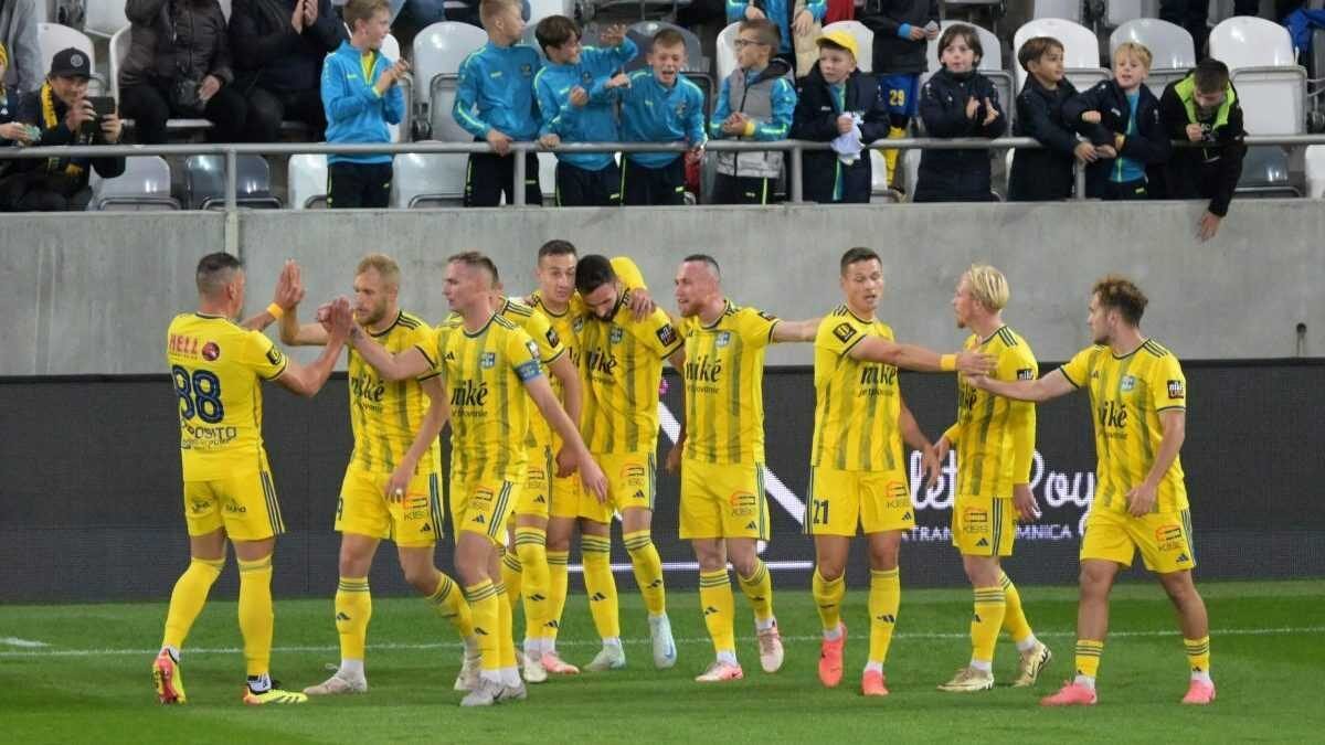 Kluby Niké ligy zvažujú ako náhradníka Dunajskej Stredy v KL tím pod názvom Šamorín.