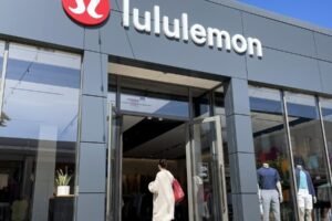 Lululemon má dosť dupe kultúry Gen Z a žaluže Costco za údajné kradnutie dizajno...