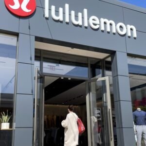 Lululemon má dosť dupe kultúry Gen Z a žaluže Costco za údajné kradnutie dizajno...