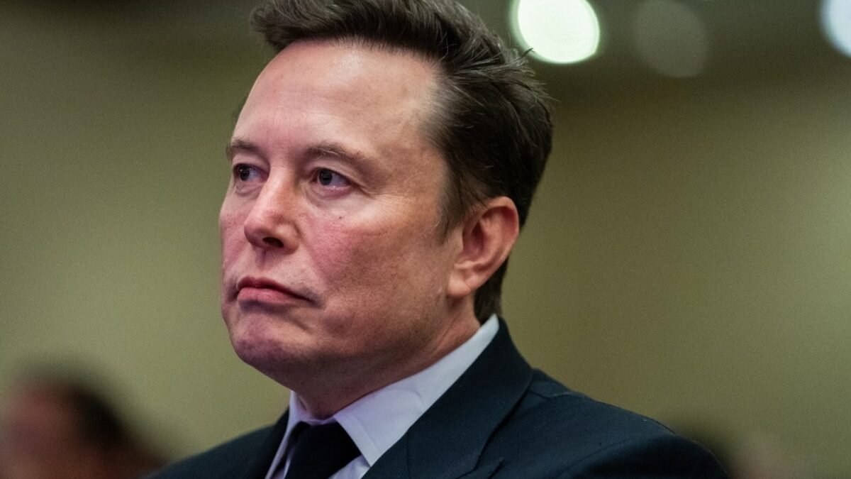 Musk preberá vedenie predaja Tesly v Európe a USA po Afsharovom odchode.