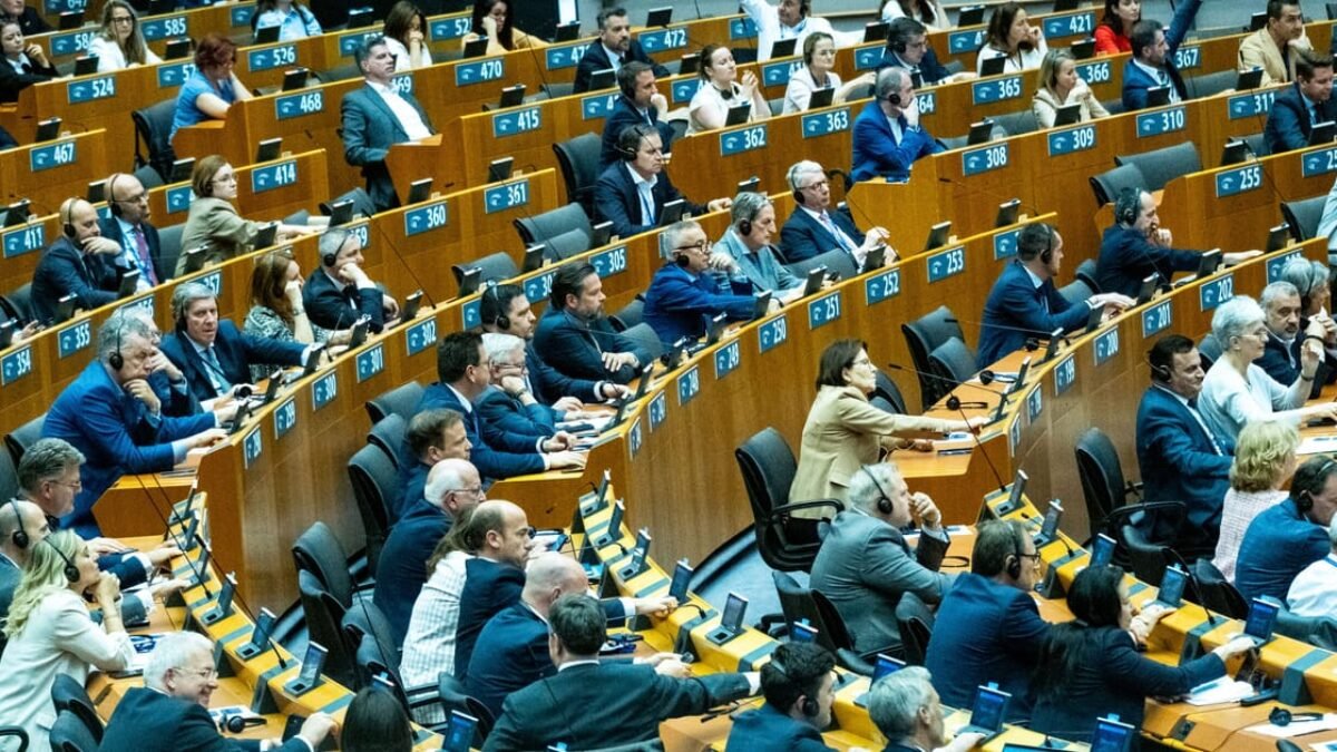 Vedúci predstavitelia Európskeho parlamentu dostali významné zvýšenie platu.